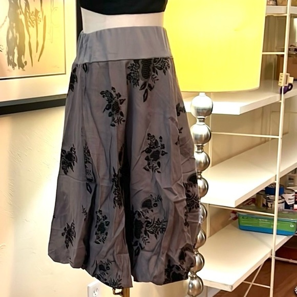 storyline Dresses & Skirts - Anthro’s Storyline, Fun, Fabulous Gray Floral Bubble-Hem Skirt,EUC,Size M